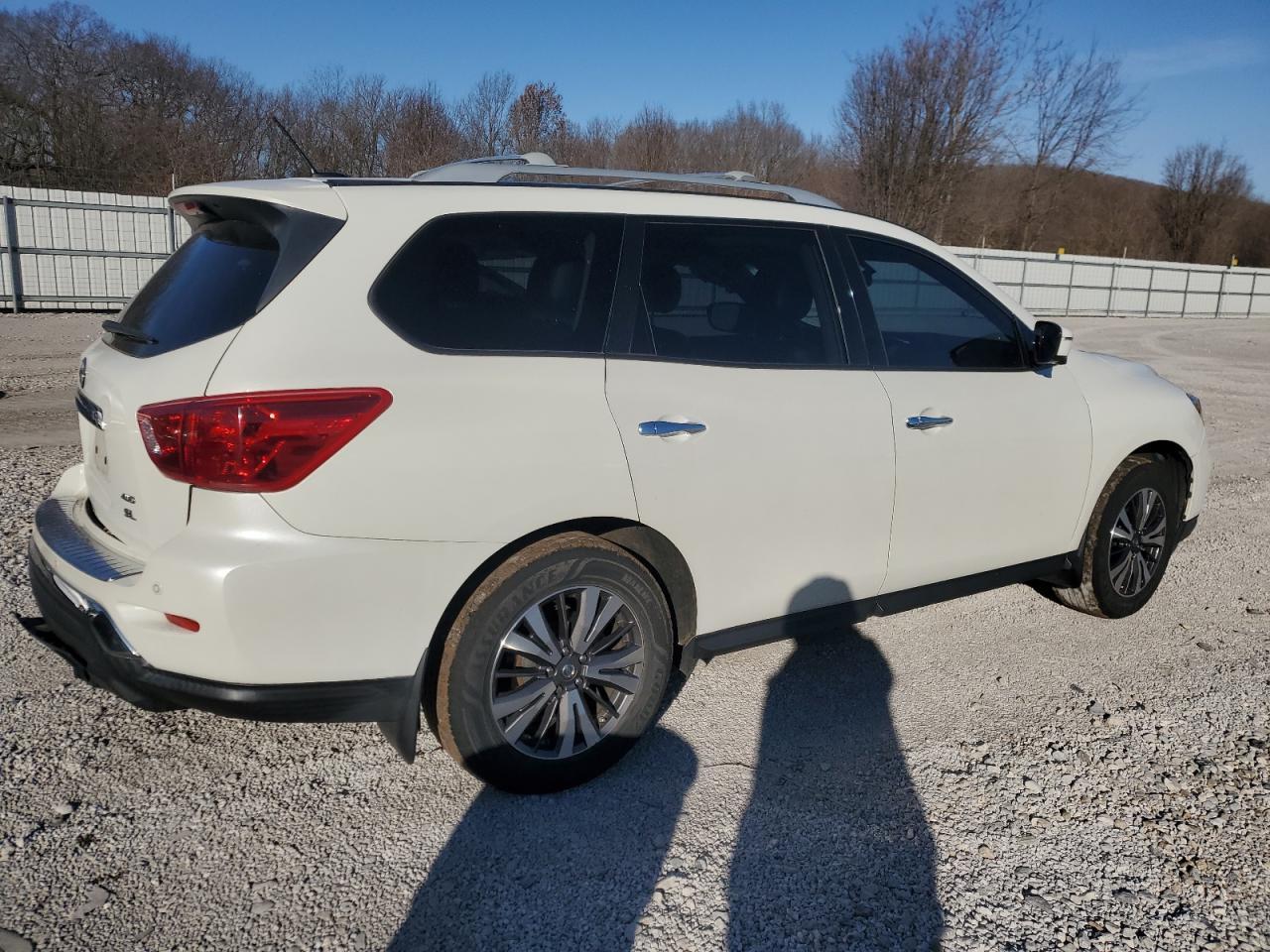 2017 NISSAN PATHFINDER - Image 3