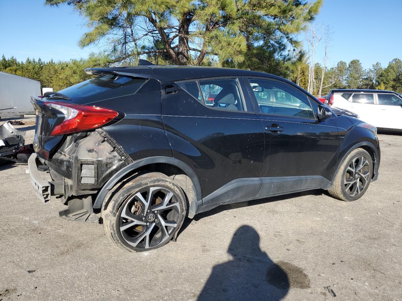 2018 TOYOTA C-HR XLE - Image 3