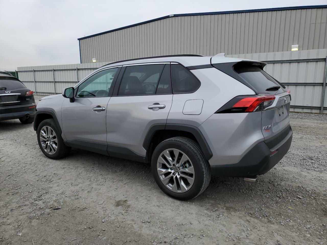 2022 TOYOTA RAV4 XLE P - Image 2