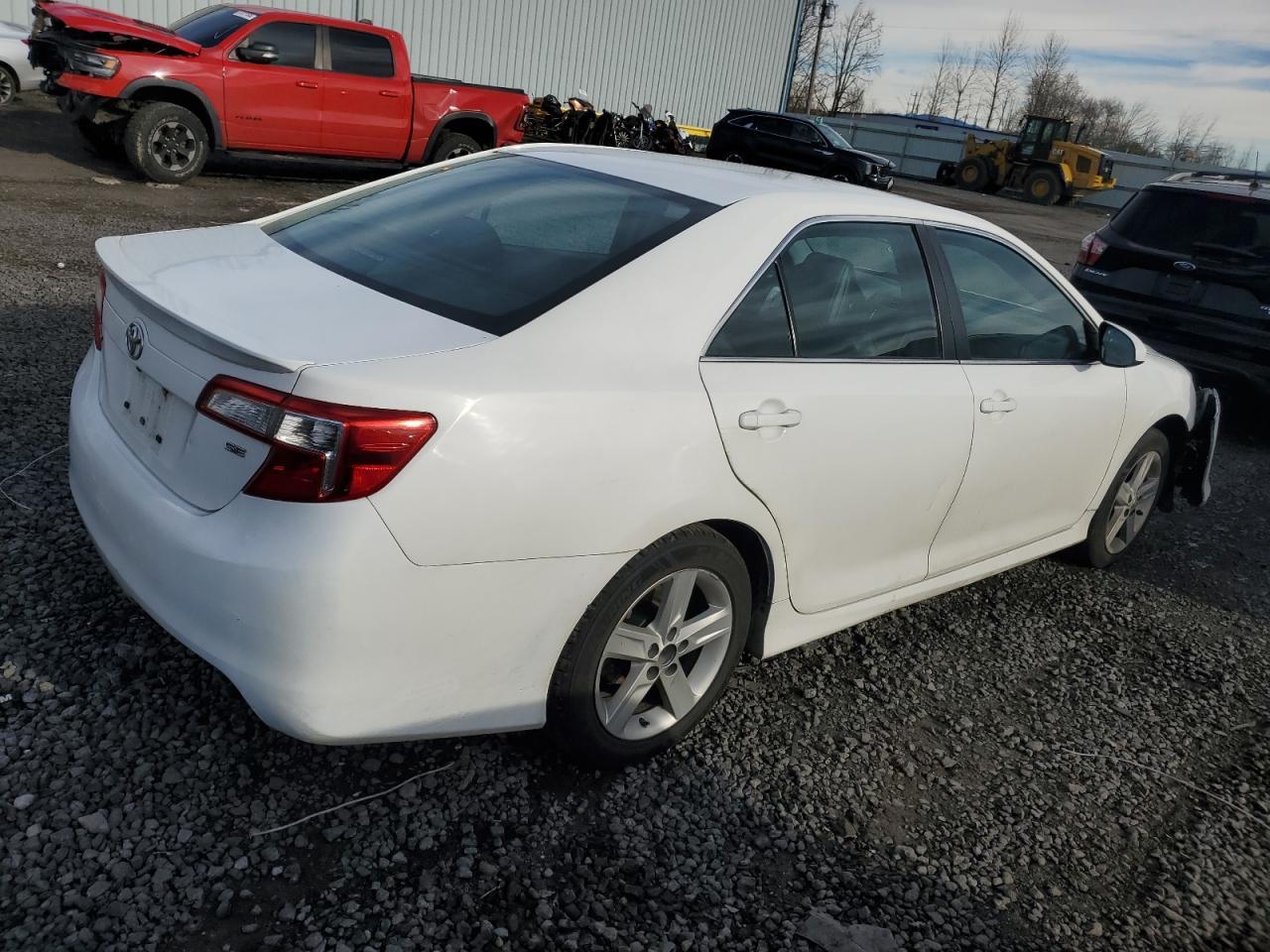 2014 TOYOTA CAMRY L - Фото 3