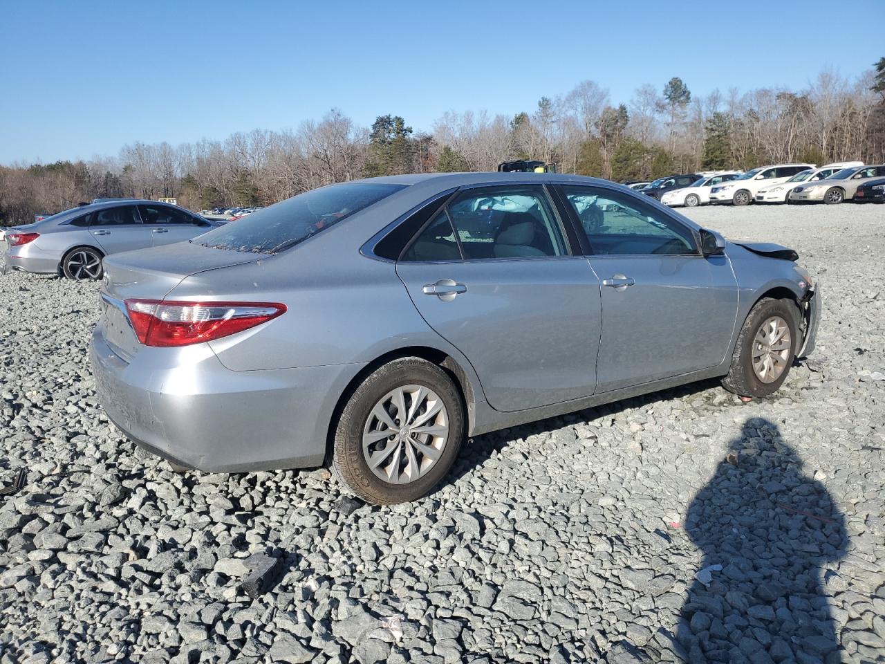 2017 TOYOTA CAMRY LE - Фото 3