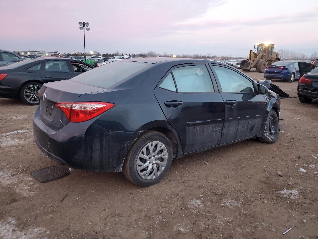 2018 TOYOTA COROLLA L - Фото 3