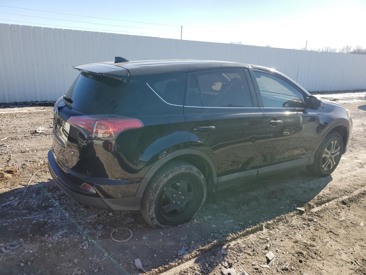 2018 TOYOTA RAV4 LE - Фото 3