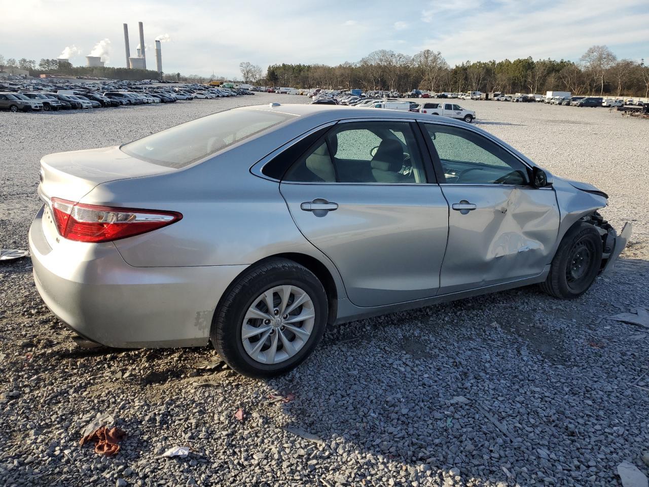 2015 TOYOTA CAMRY LE - Фото 3