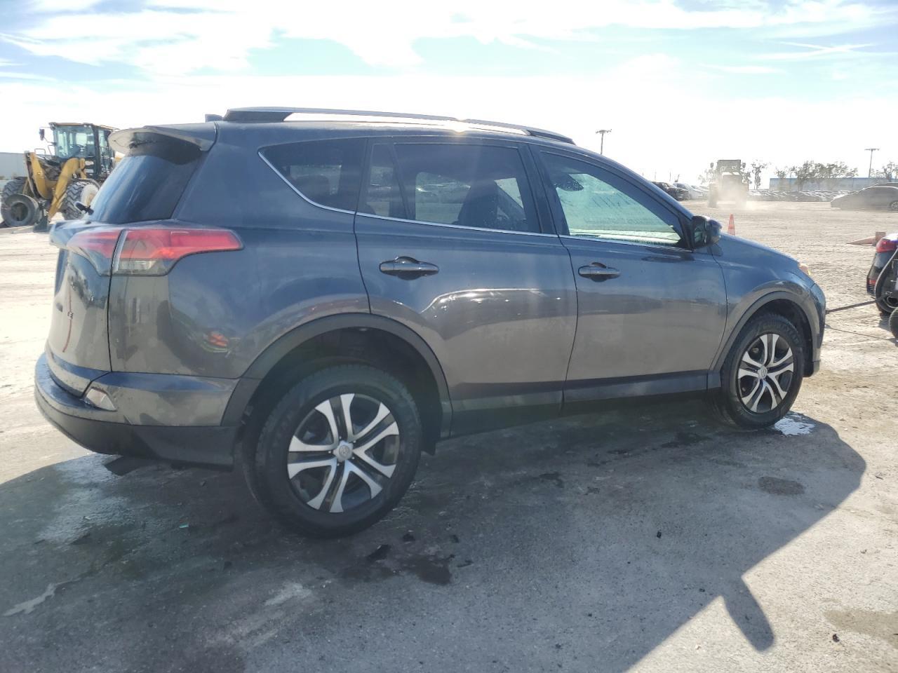 2018 TOYOTA RAV4 LE - Image 3
