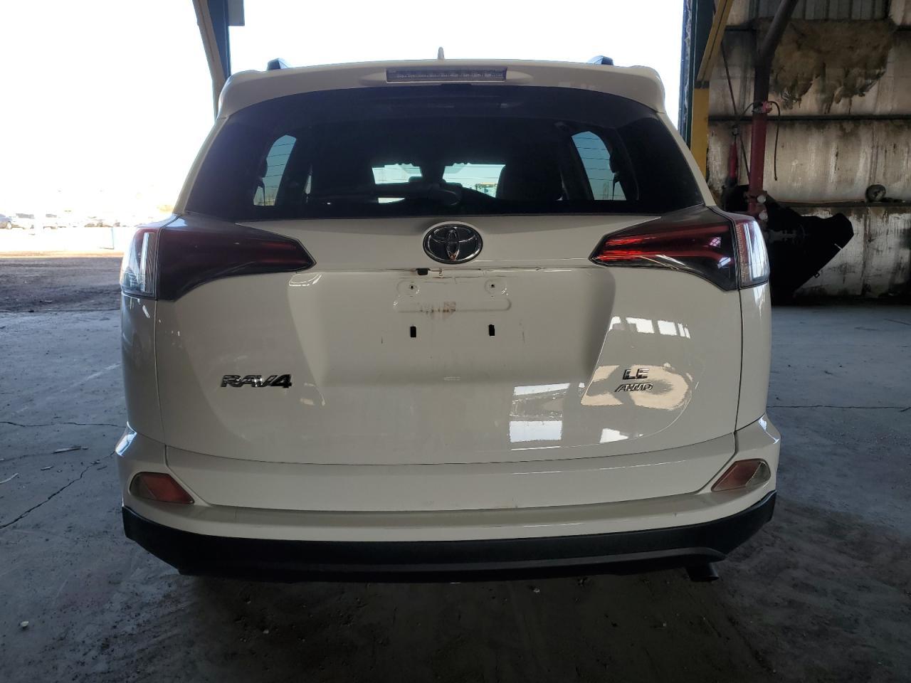 2018 TOYOTA RAV4 LE - Фото 6