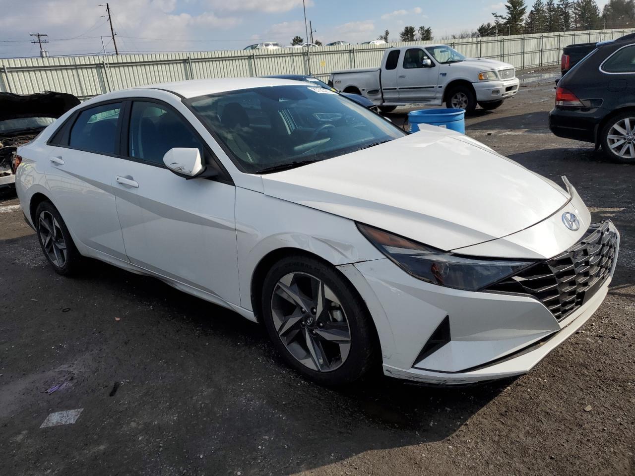 2023 HYUNDAI ELANTRA SE - Image 4