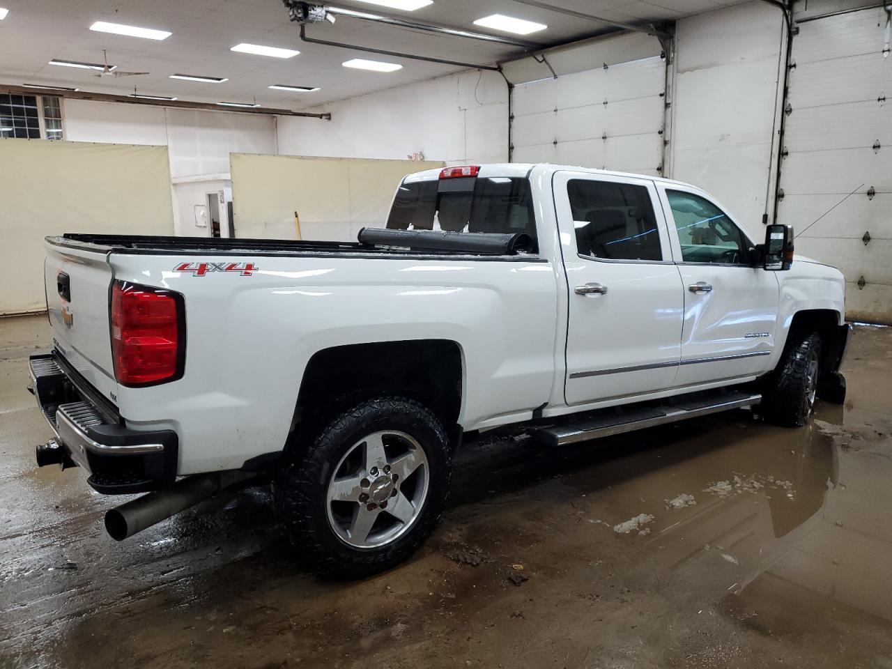 2017 CHEVROLET SILVERADO - Фото 3