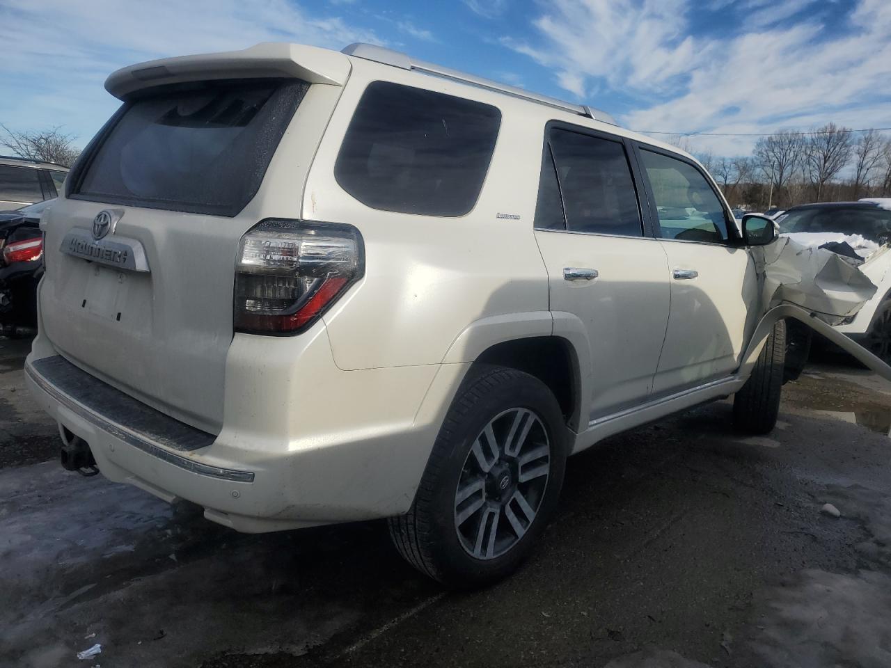 2017 TOYOTA 4RUNNER SR - Image 3