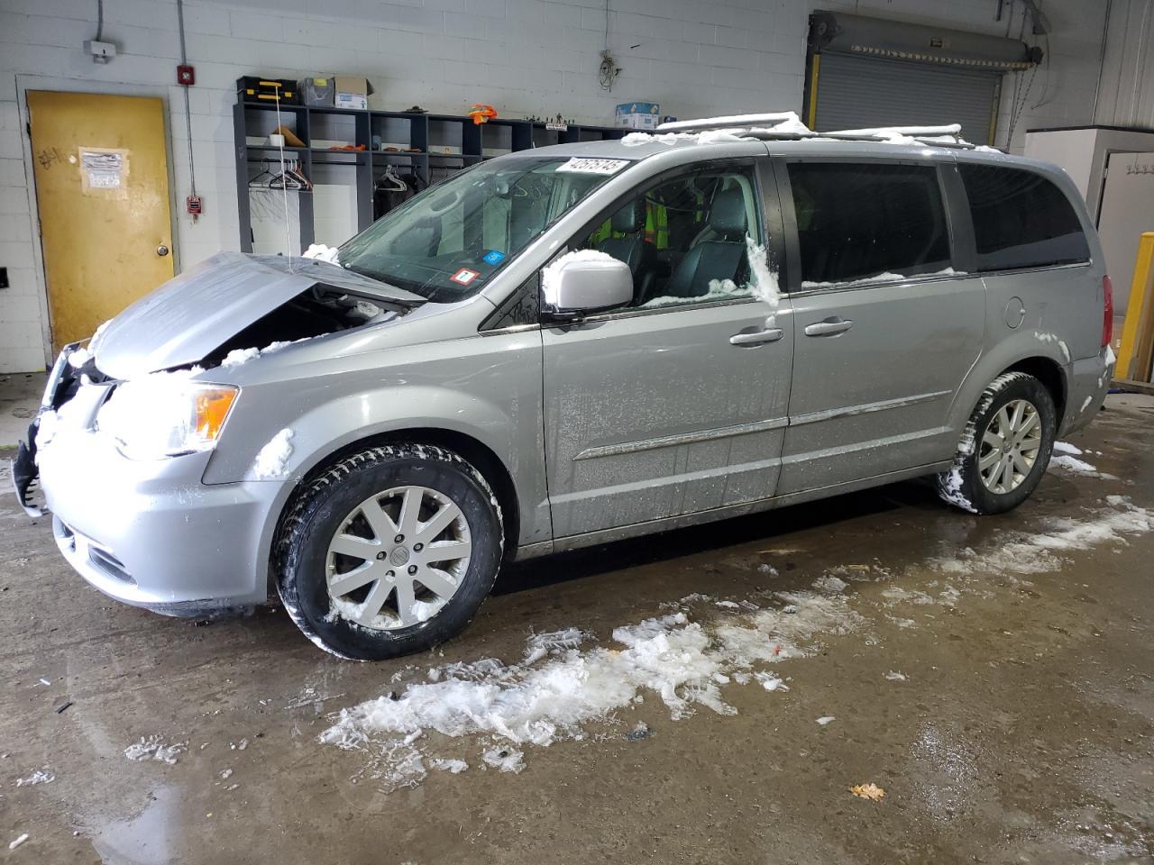 2014 CHRYSLER TOWN & COU