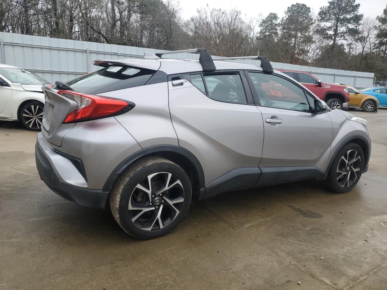 2018 TOYOTA C-HR XLE - Image 3