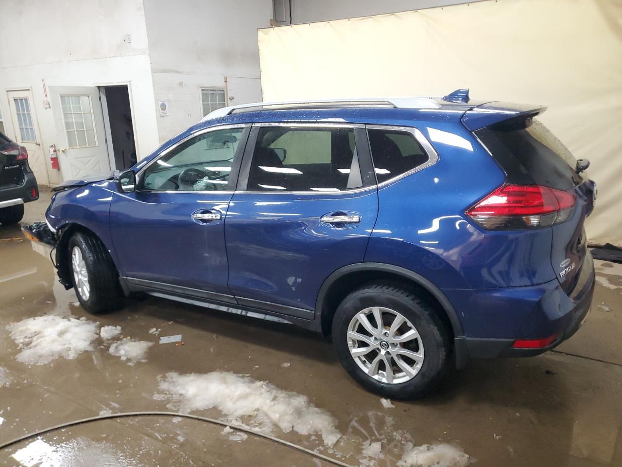 2017 NISSAN ROGUE SV - Фото 2