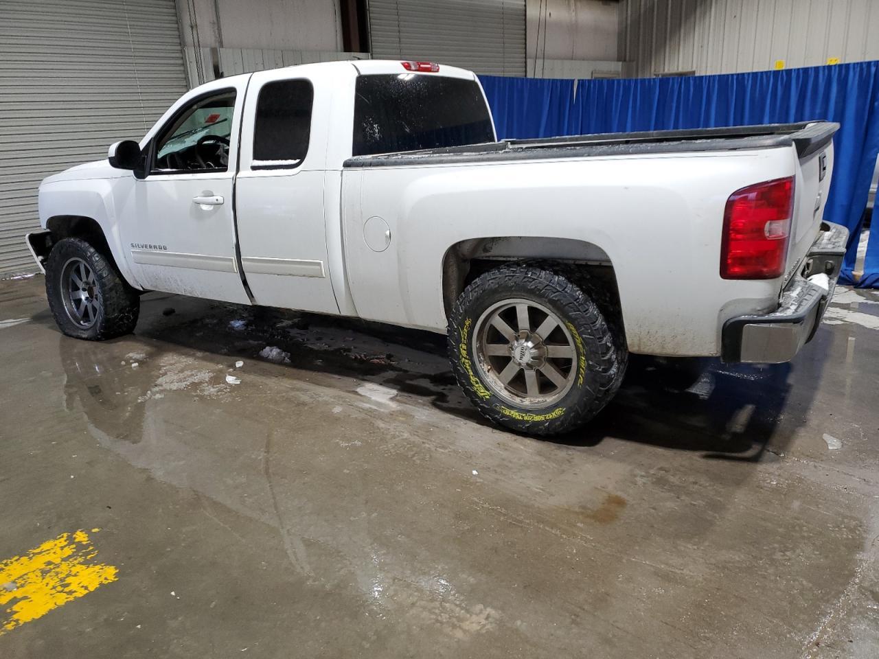 2013 CHEVROLET SILVERADO - Image 2