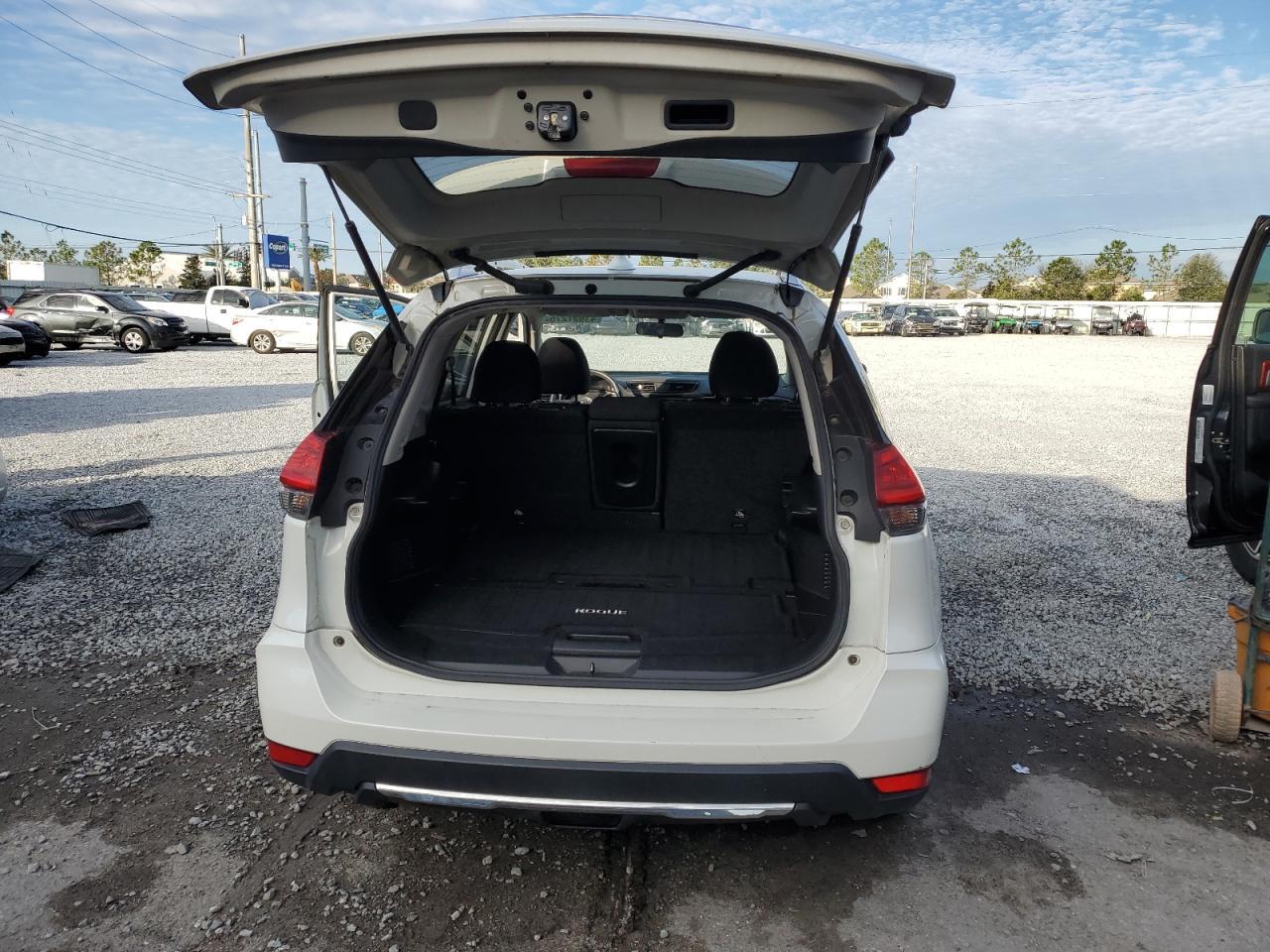 2017 NISSAN ROGUE S - Image 6