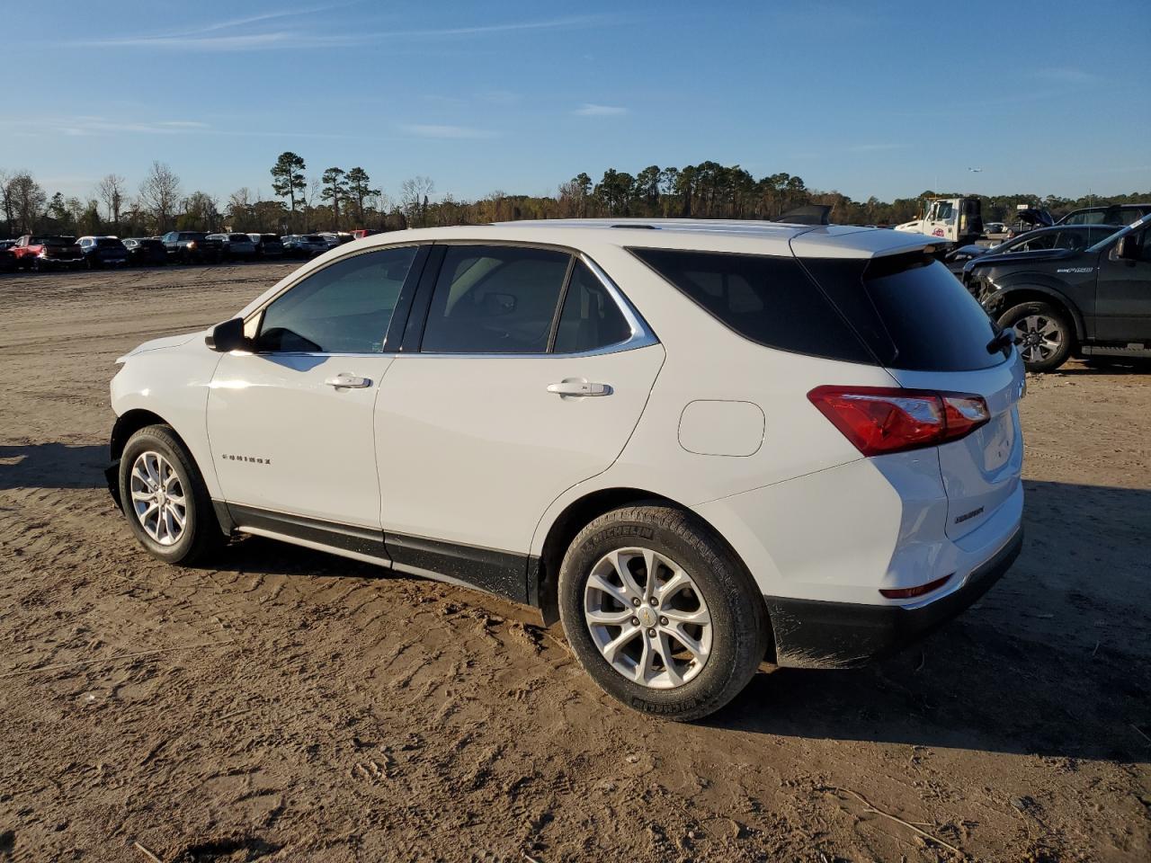 2019 CHEVROLET EQUINOX LT - Image 2