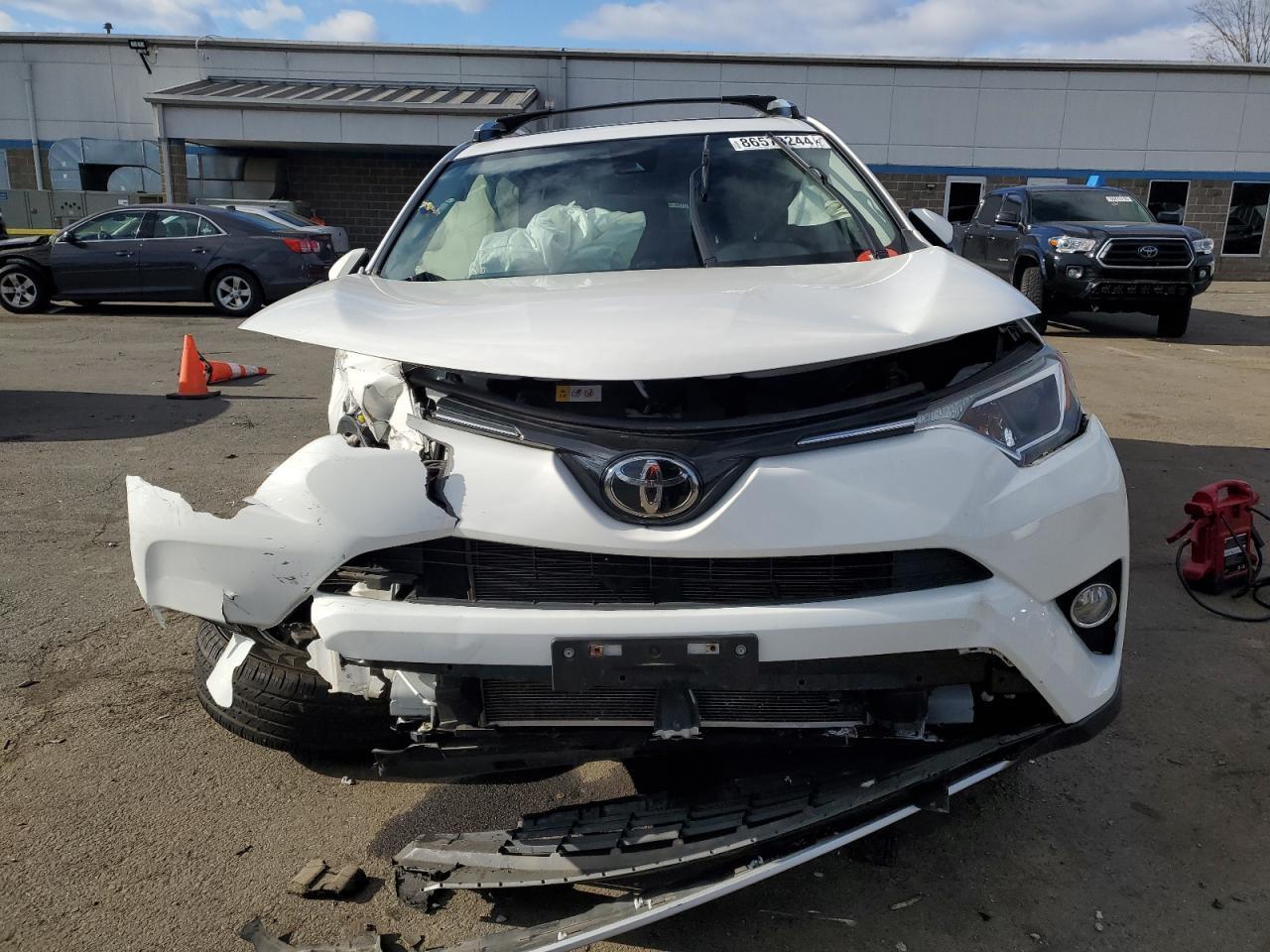 2017 TOYOTA RAV4 XLE - Image 5