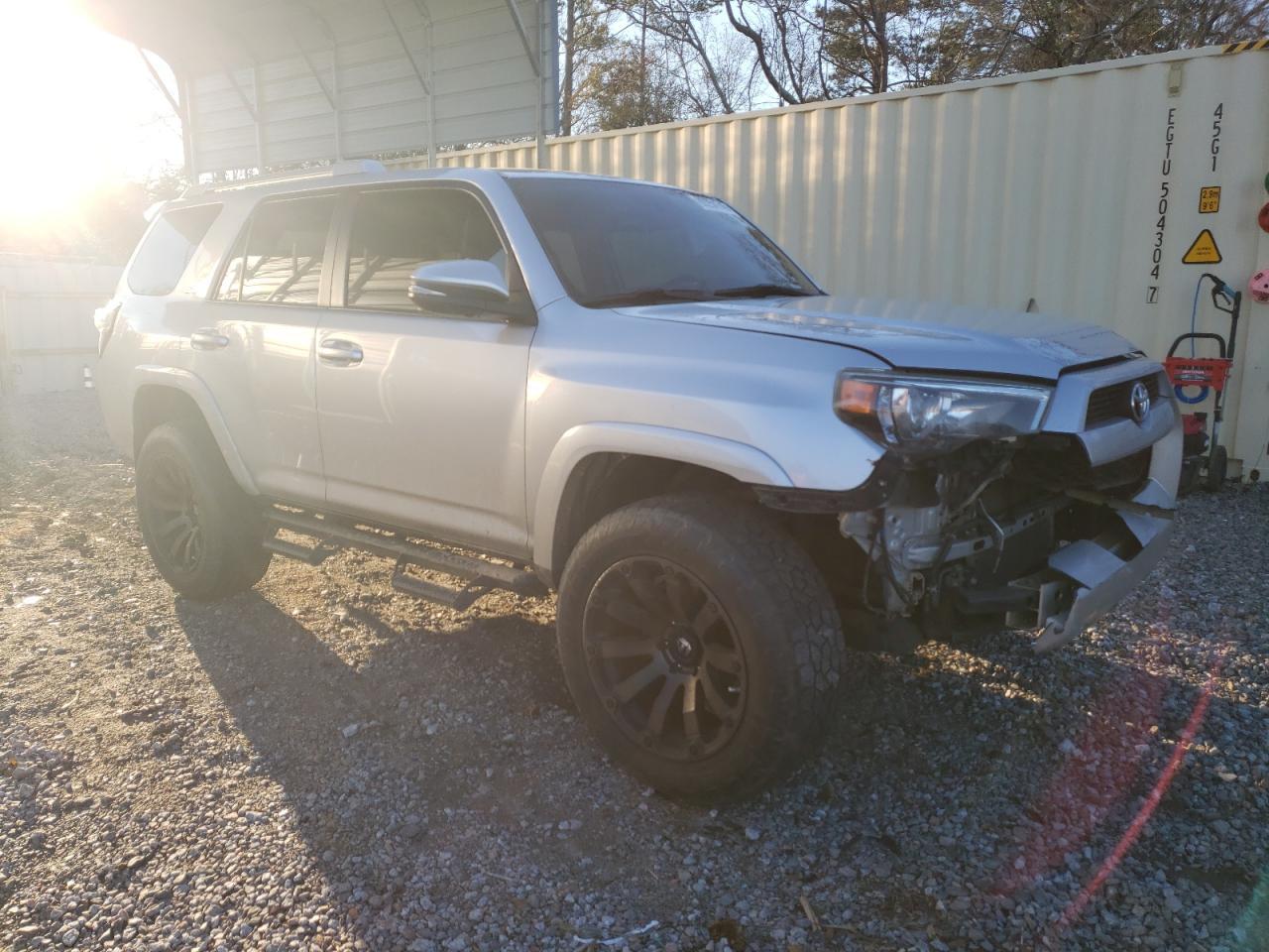 2017 TOYOTA 4RUNNER SR - Фото 4