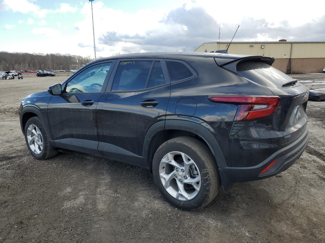 2024 CHEVROLET TRAX LS - Image 2
