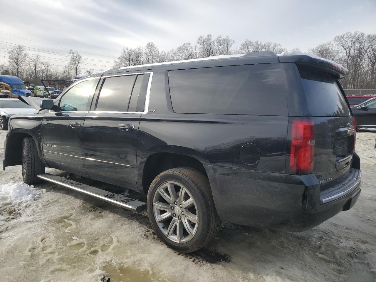 2015 CHEVROLET SUBURBAN C - Фото 2