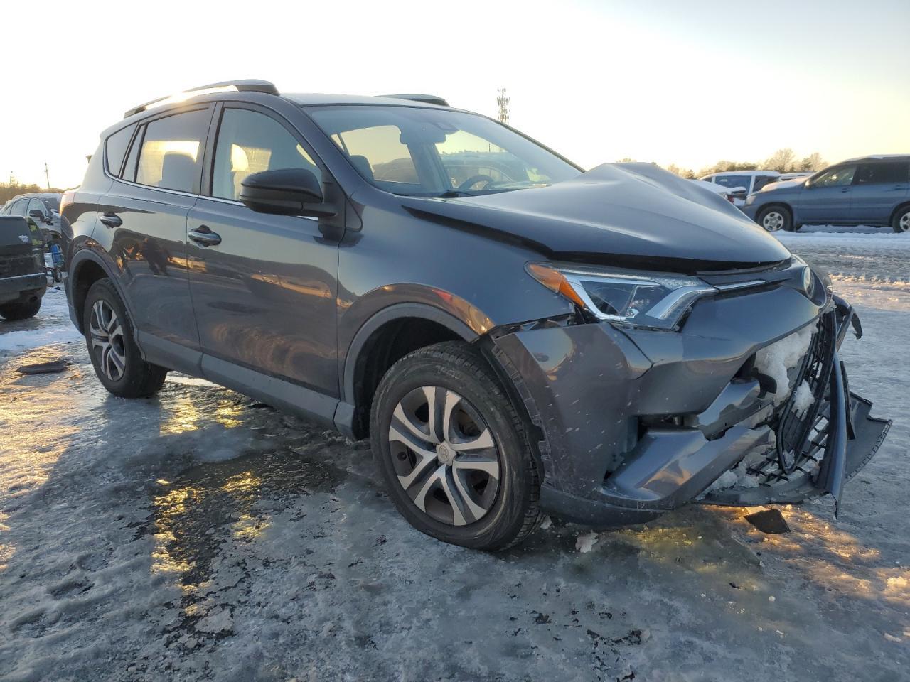 2017 TOYOTA RAV4 LE - Фото 4