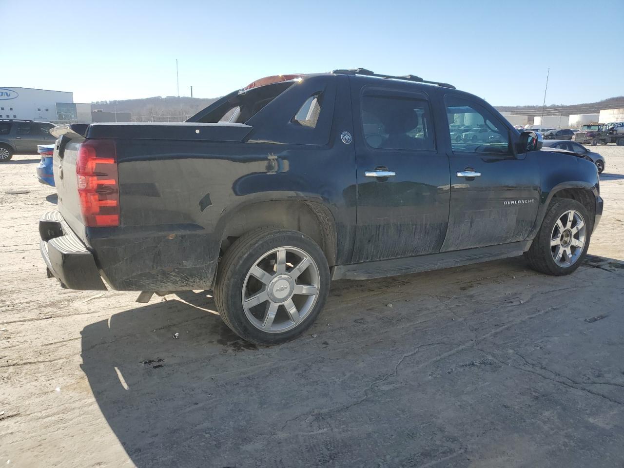 2013 CHEVROLET AVALANCHE - Фото 3