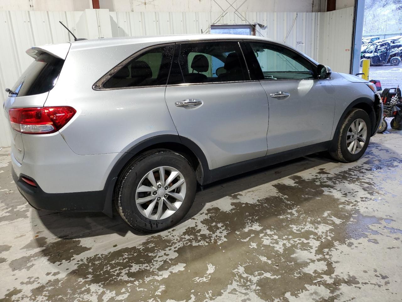 2017 KIA SORENTO LX - Фото 3
