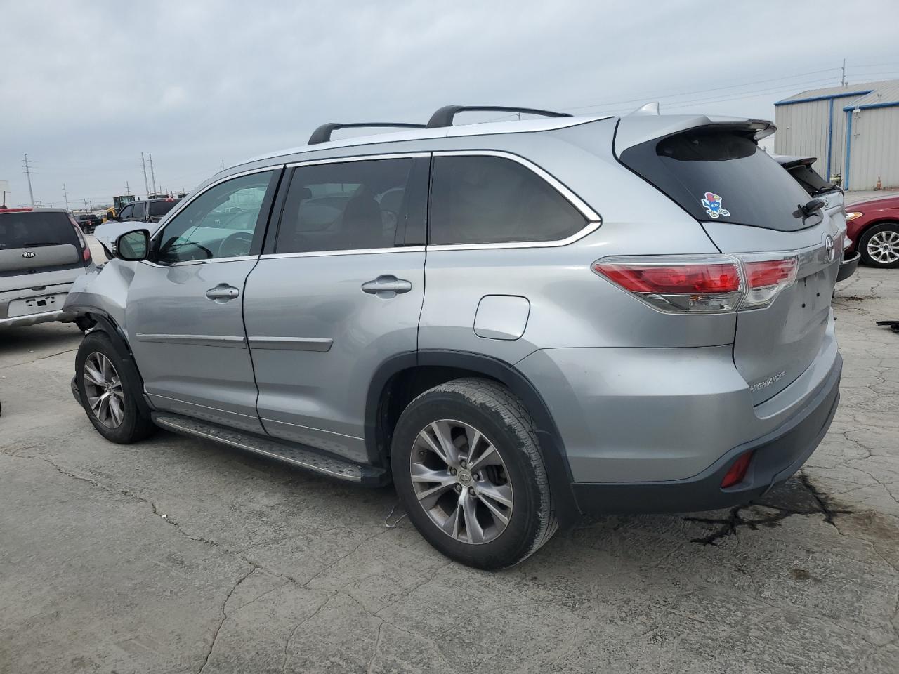 2015 TOYOTA HIGHLANDER - Image 2