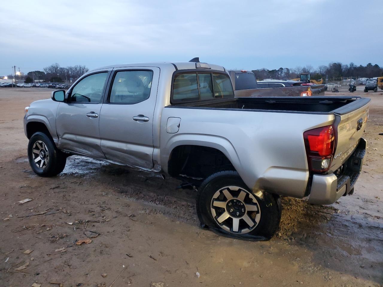 2018 TOYOTA TACOMA DOU - Фото 2