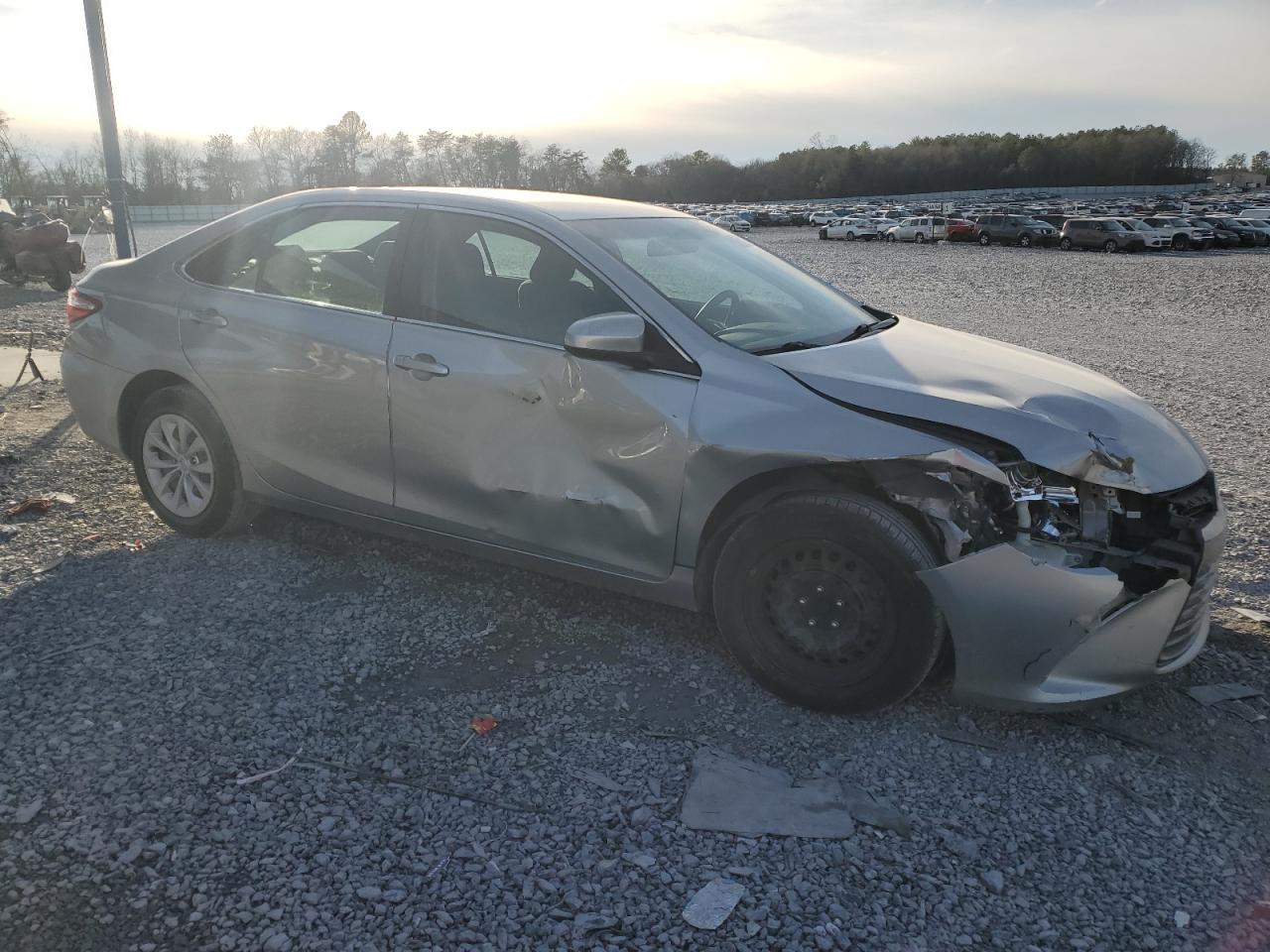 2015 TOYOTA CAMRY LE - Фото 4