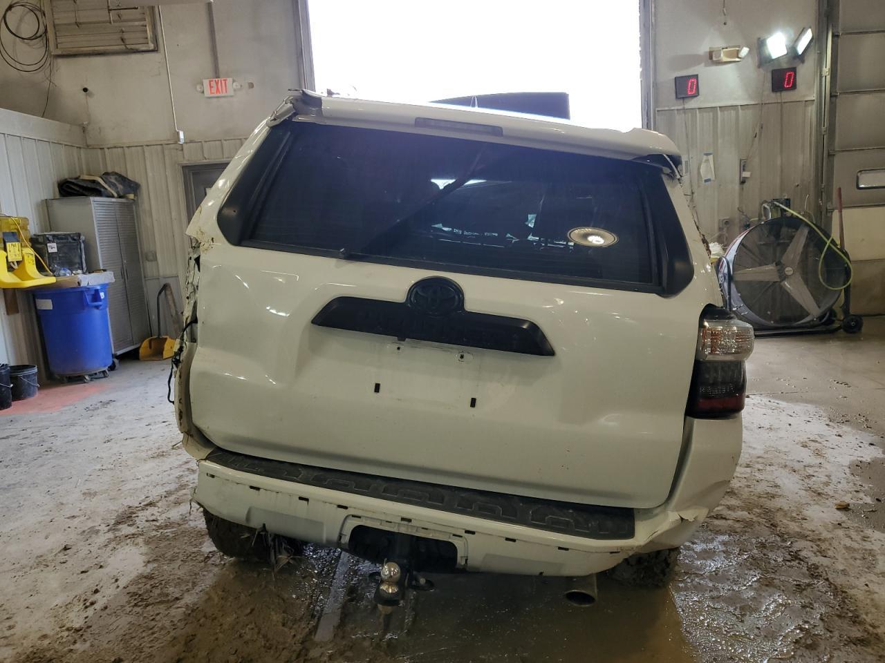 2020 TOYOTA 4RUNNER SR - Image 6