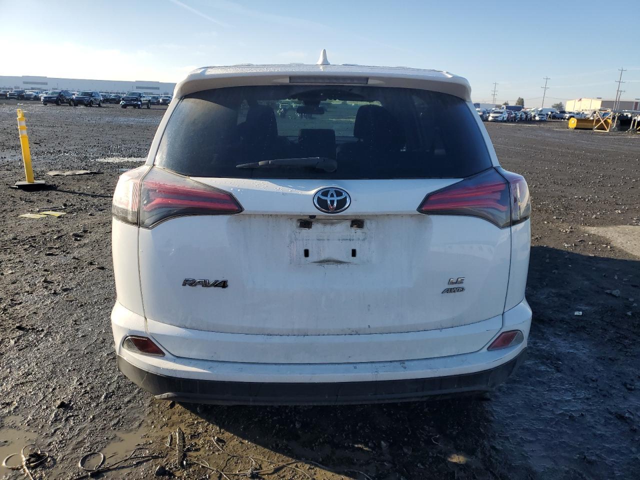 2018 TOYOTA RAV4 LE - Image 6