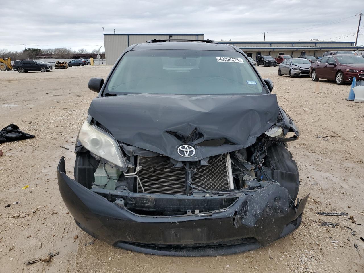 2015 TOYOTA SIENNA XLE - Фото 5