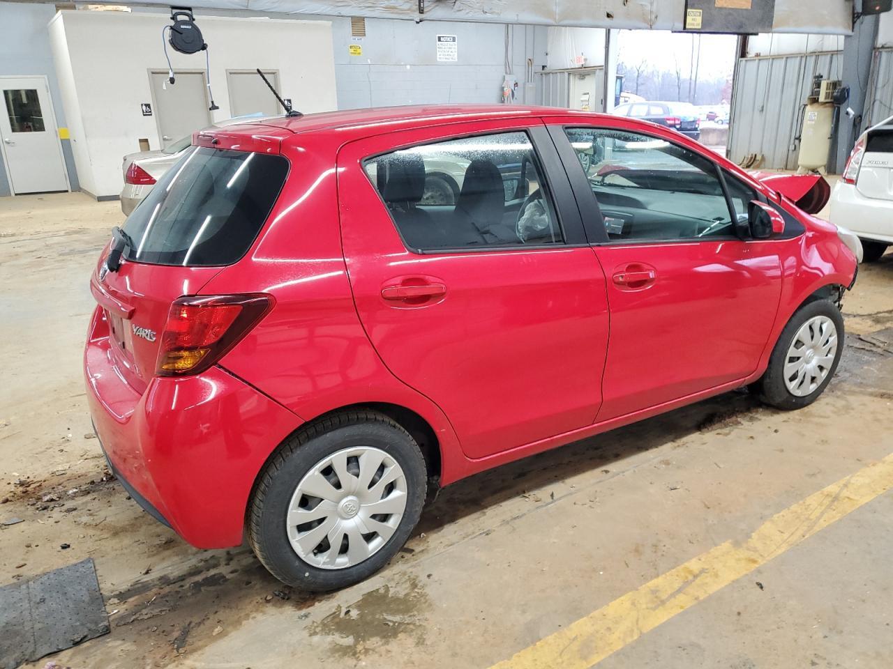 2015 TOYOTA YARIS - Фото 3