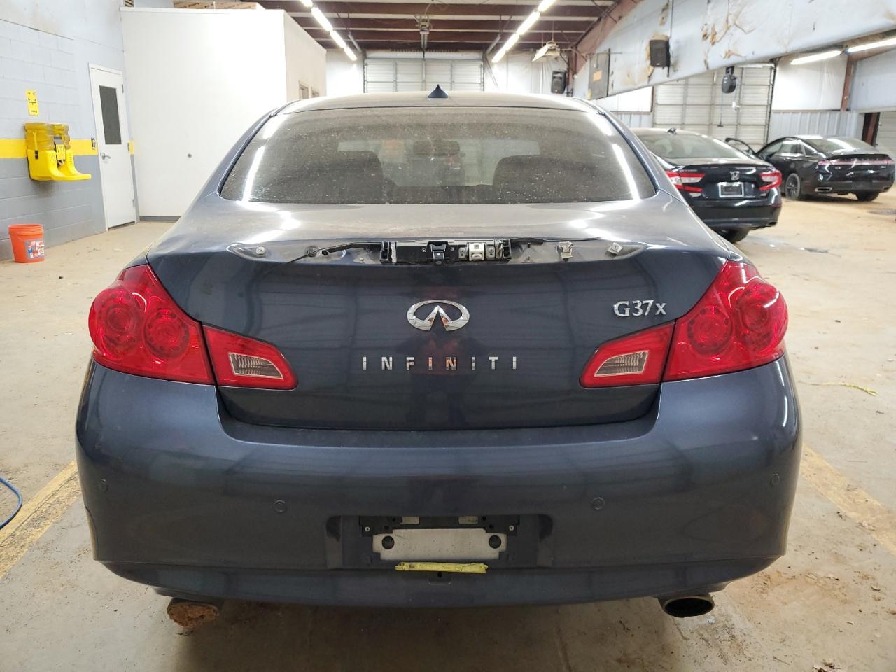 2011 INFINITI G37 - Image 6