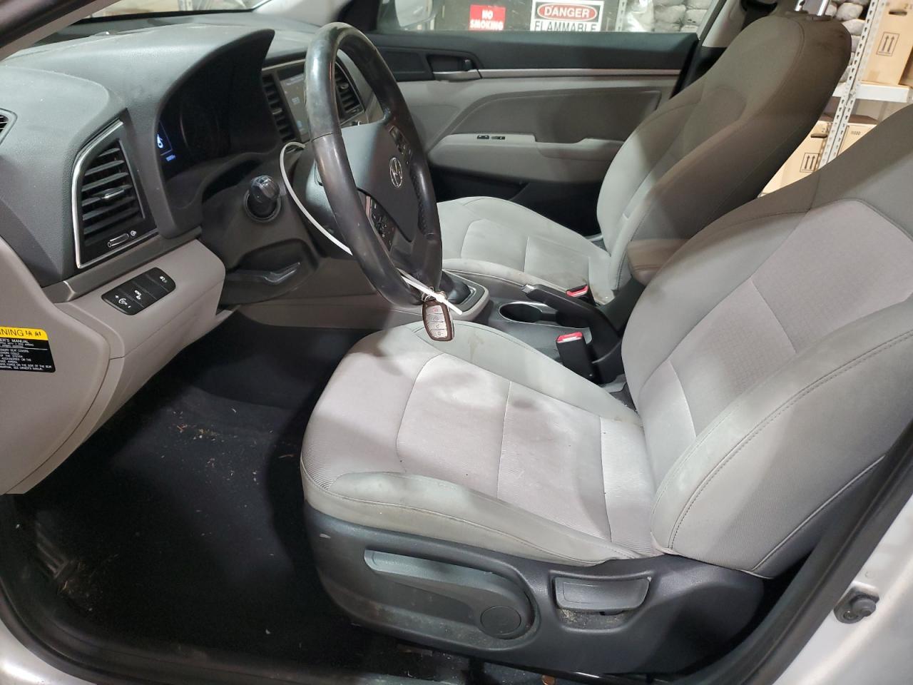 2017 HYUNDAI ELANTRA SE - Фото 7
