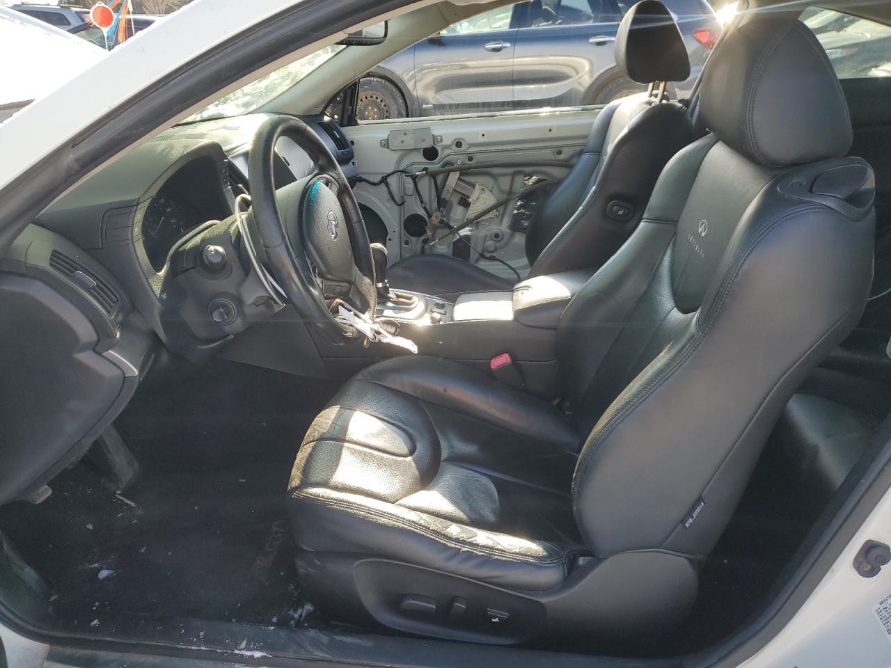 2011 INFINITI G37 - Image 7