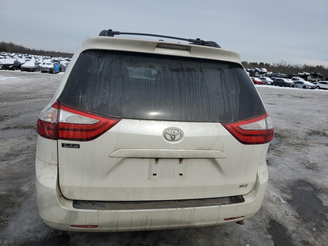 2015 TOYOTA SIENNA XLE - Фото 6