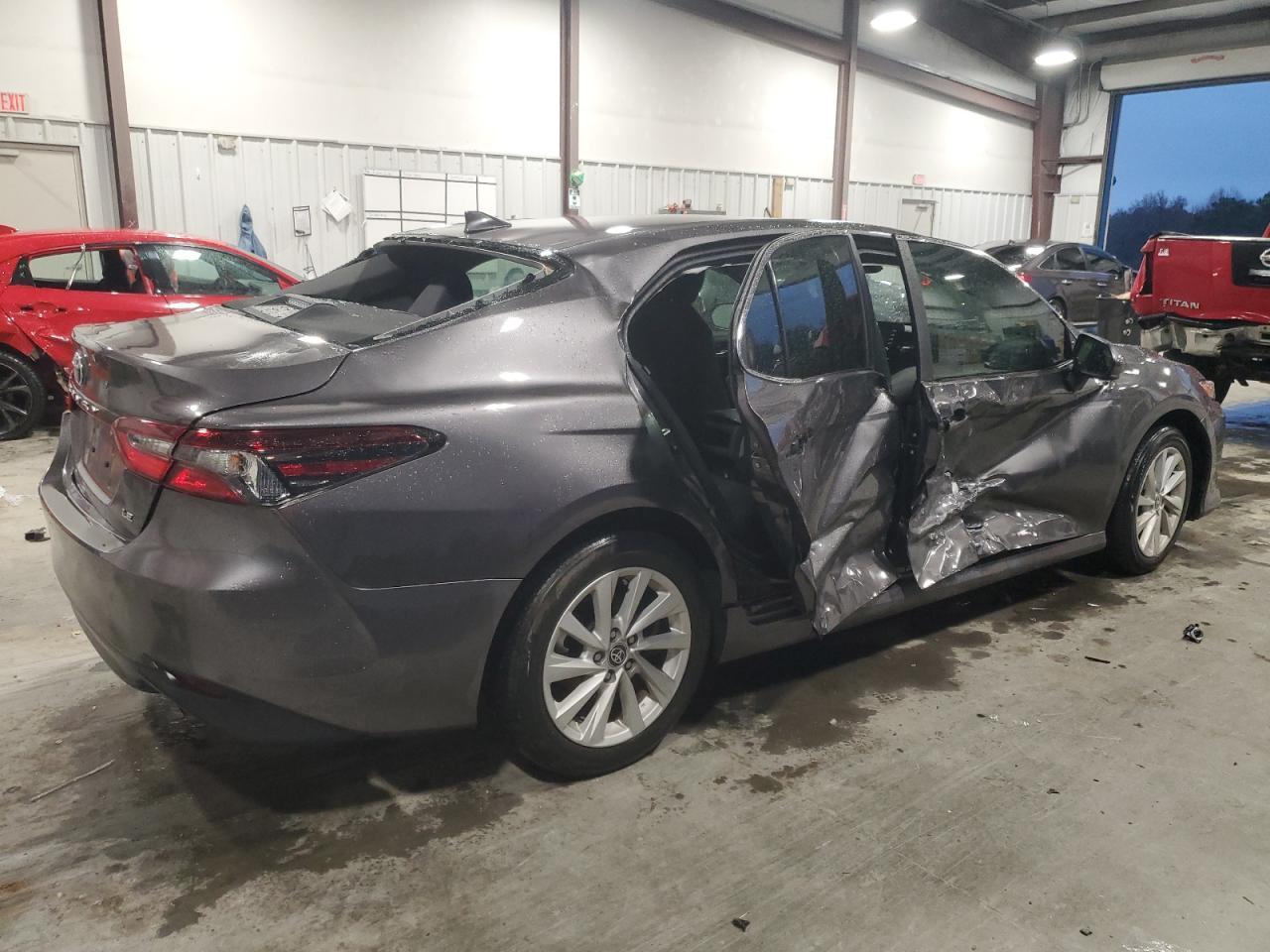 2023 TOYOTA CAMRY LE - Фото 3