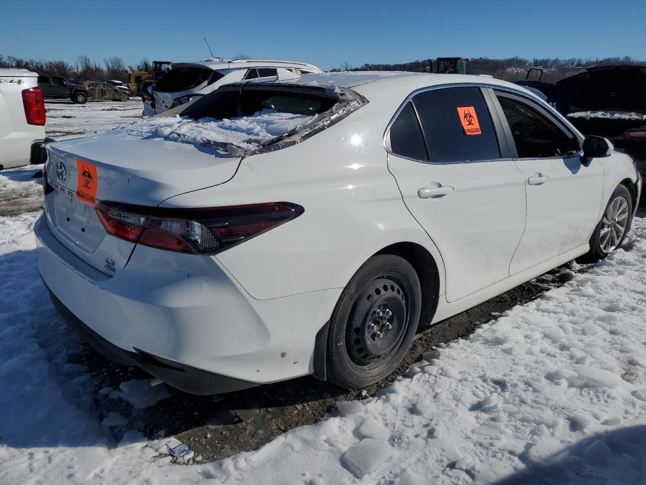 2023 TOYOTA CAMRY LE - Фото 3