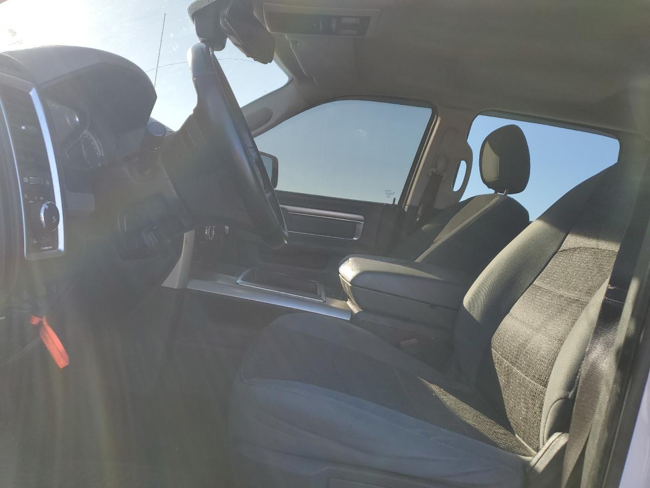 2015 RAM 1500 SLT - Image 7