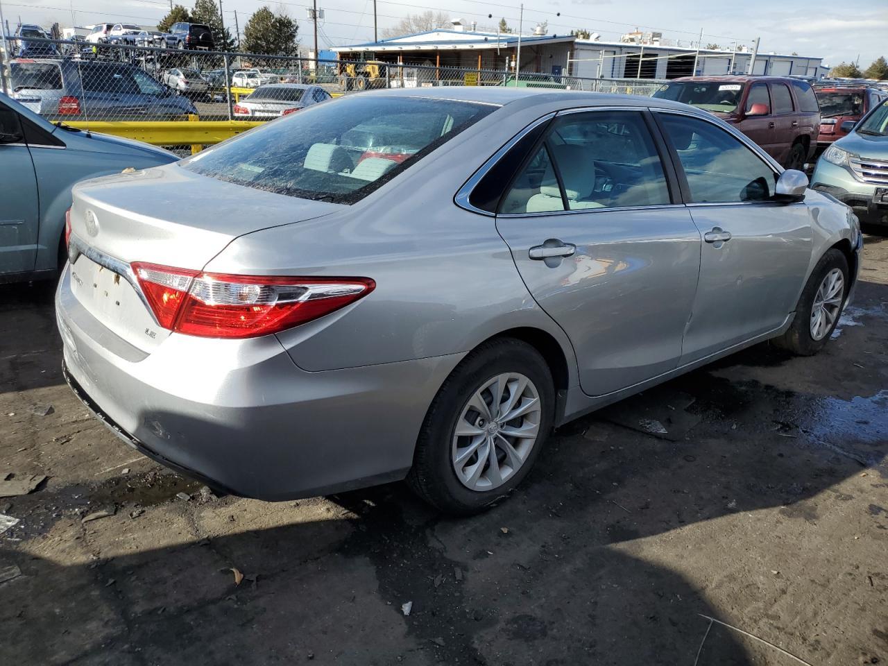 2016 TOYOTA CAMRY LE - Фото 3