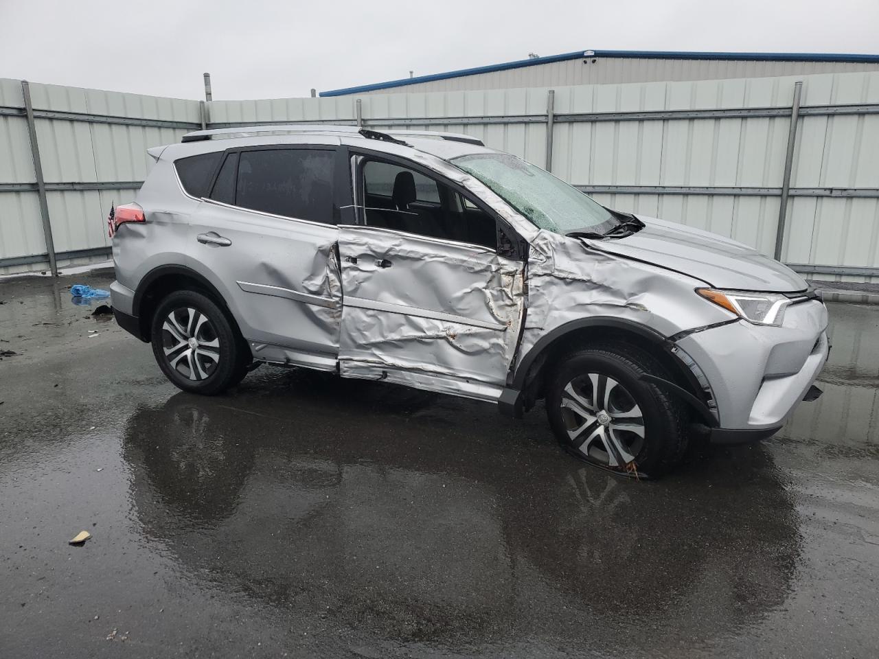 2018 TOYOTA RAV4 LE - Image 4
