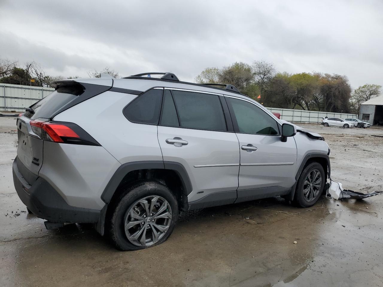 2024 TOYOTA RAV4 XLE P - Фото 3