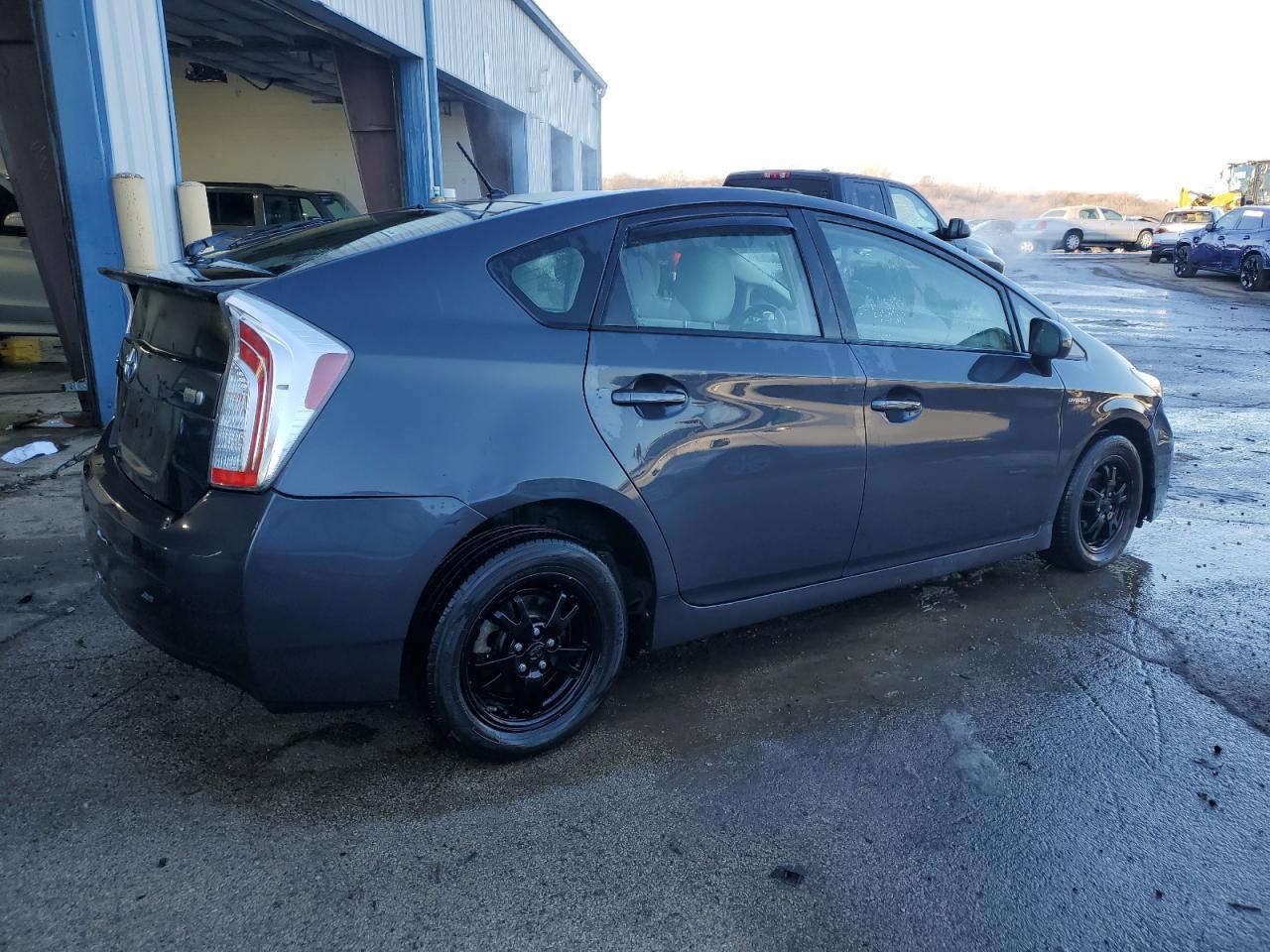 2013 TOYOTA PRIUS - Image 3