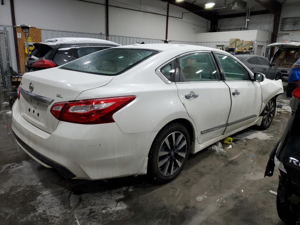 2016 NISSAN ALTIMA 2.5 - Фото 3