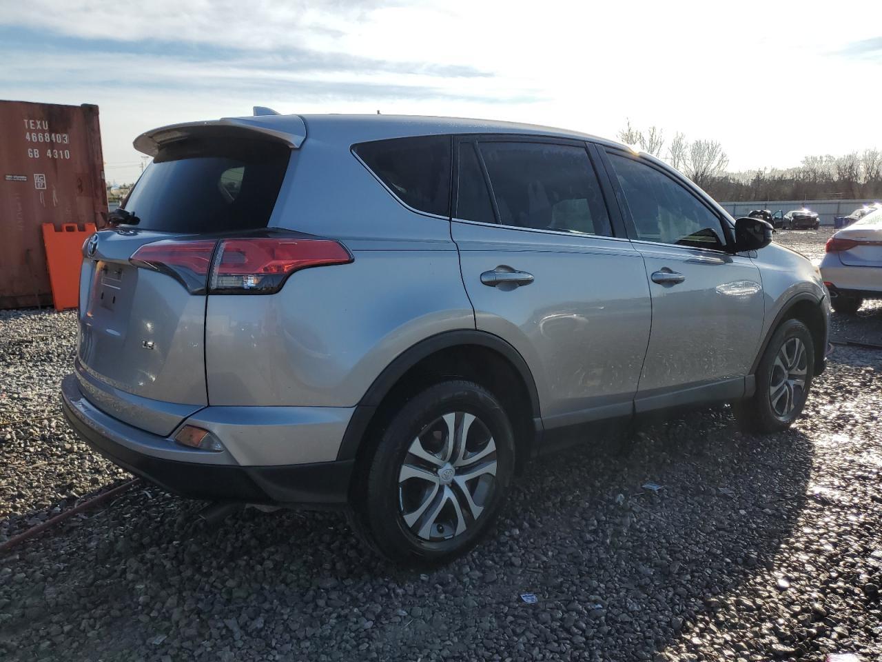 2018 TOYOTA RAV4 LE - Image 3