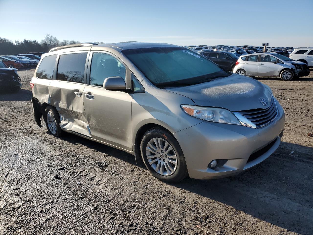 2015 TOYOTA SIENNA XLE - Фото 4