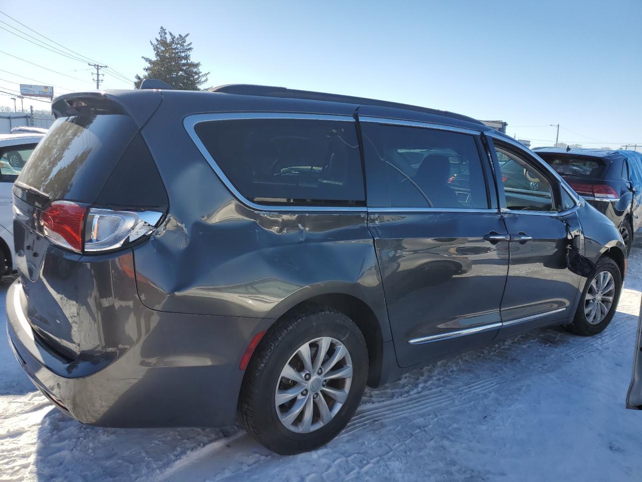 2017 CHRYSLER PACIFICA T - Image 3