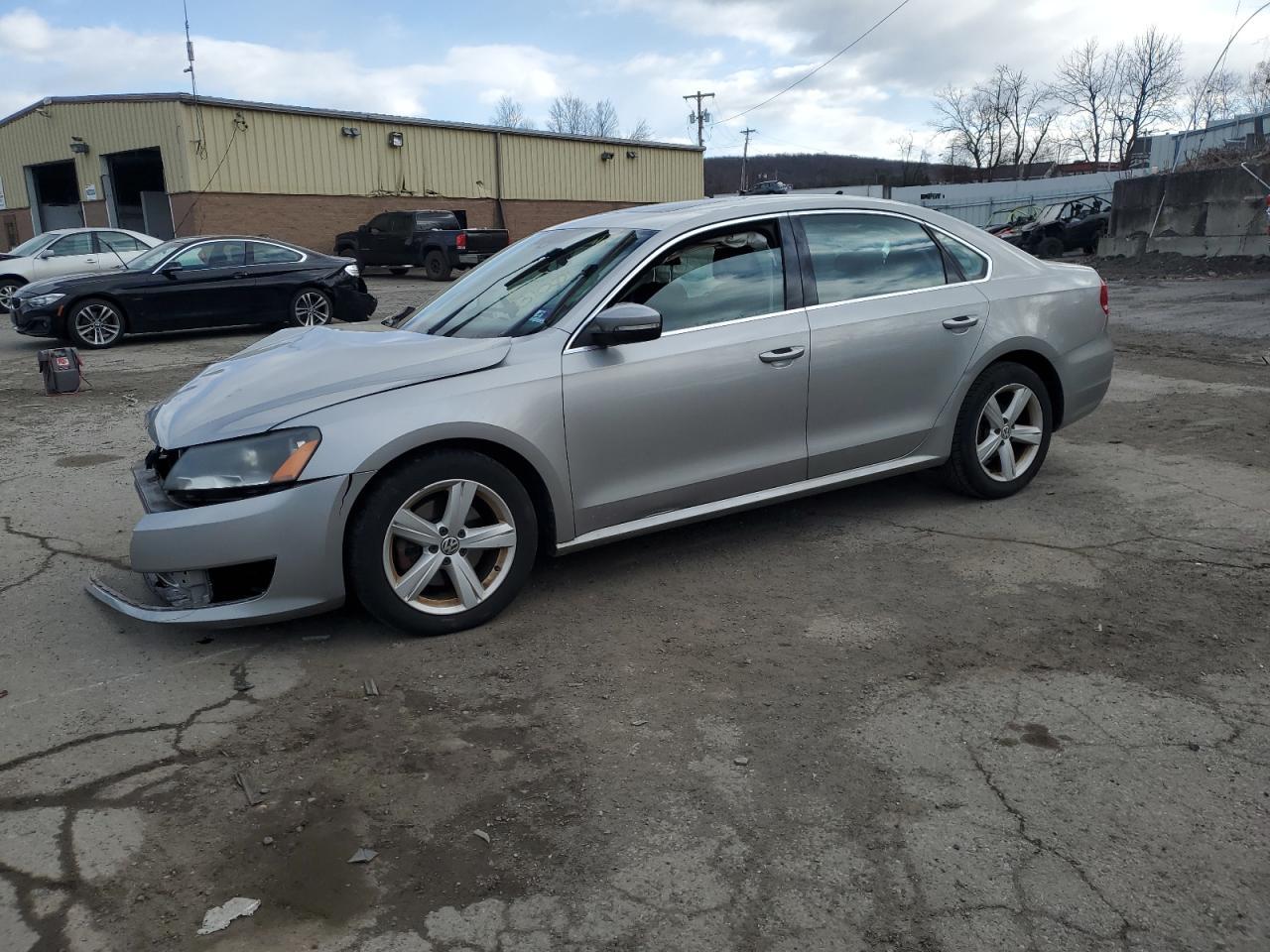 2013 VOLKSWAGEN PASSAT SE