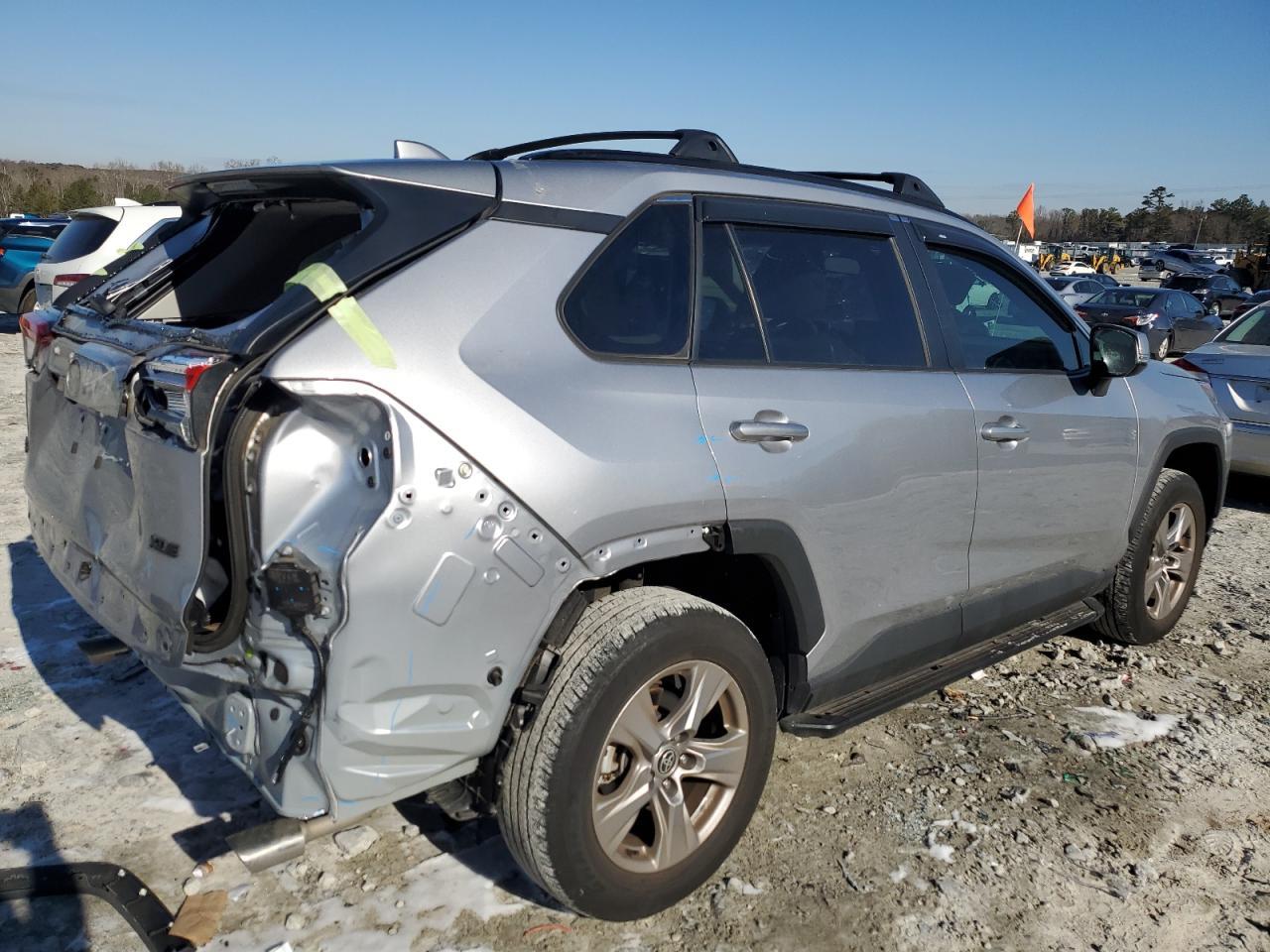 2022 TOYOTA RAV4 XLE - Фото 3